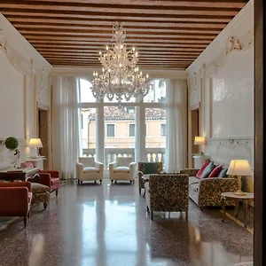 luxury-balcony-apartment.hotelinveneto.com/